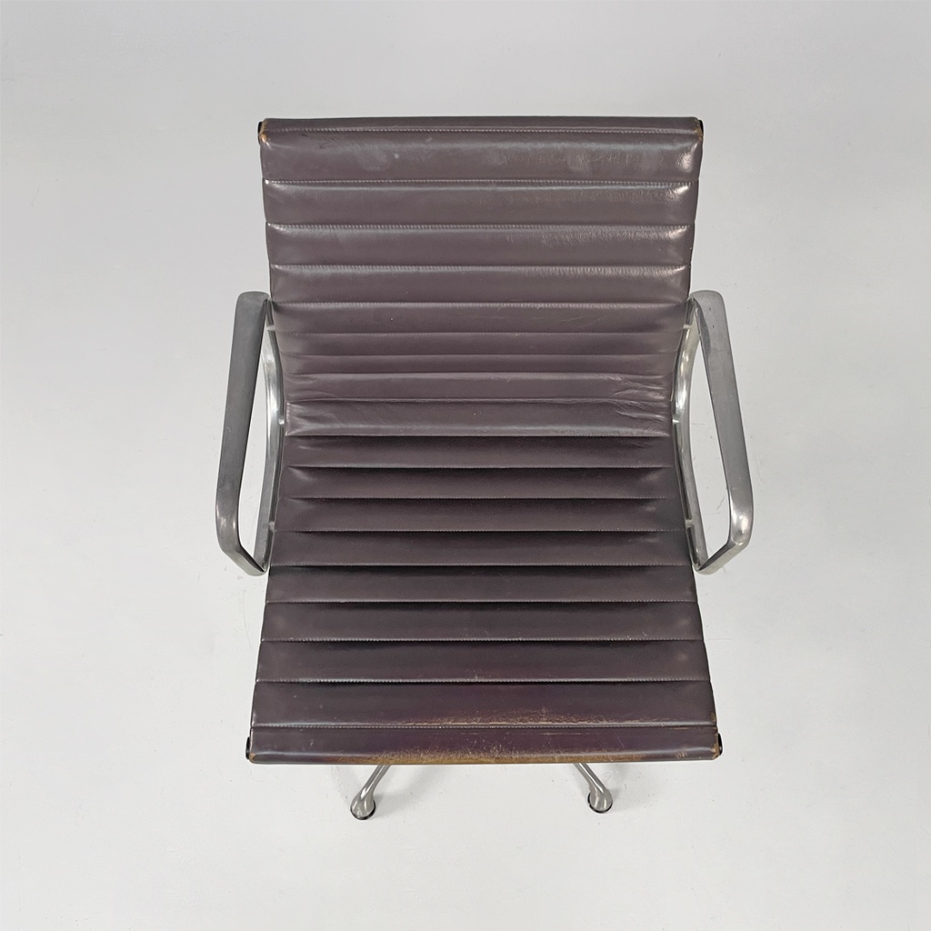 Sedia da ufficio EA108 di Charles e Ray Eames per ICF, 1970 ca.