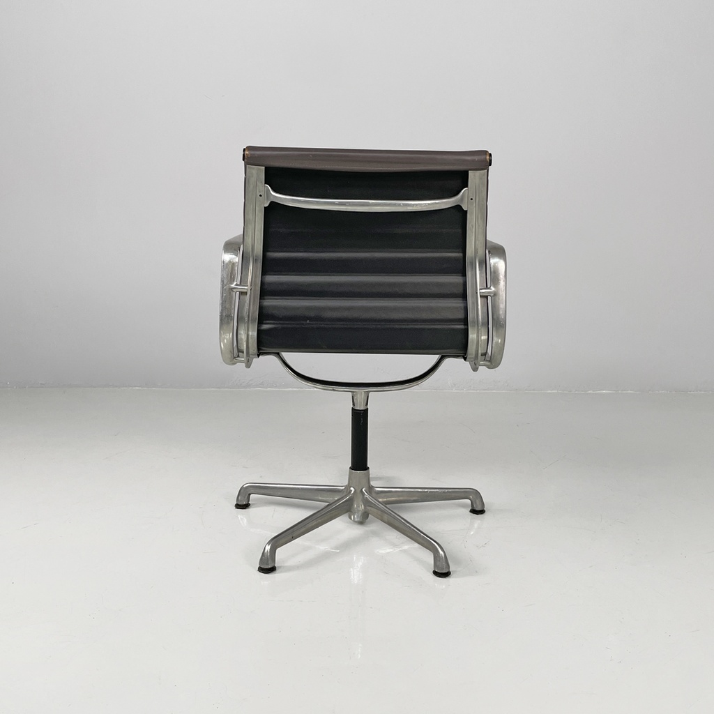Sedia da ufficio EA108 di Charles e Ray Eames per ICF, 1970 ca.