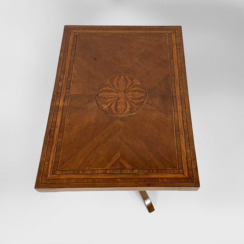 Tavoli da caffè in legno, seconda parte del 1700 ca.