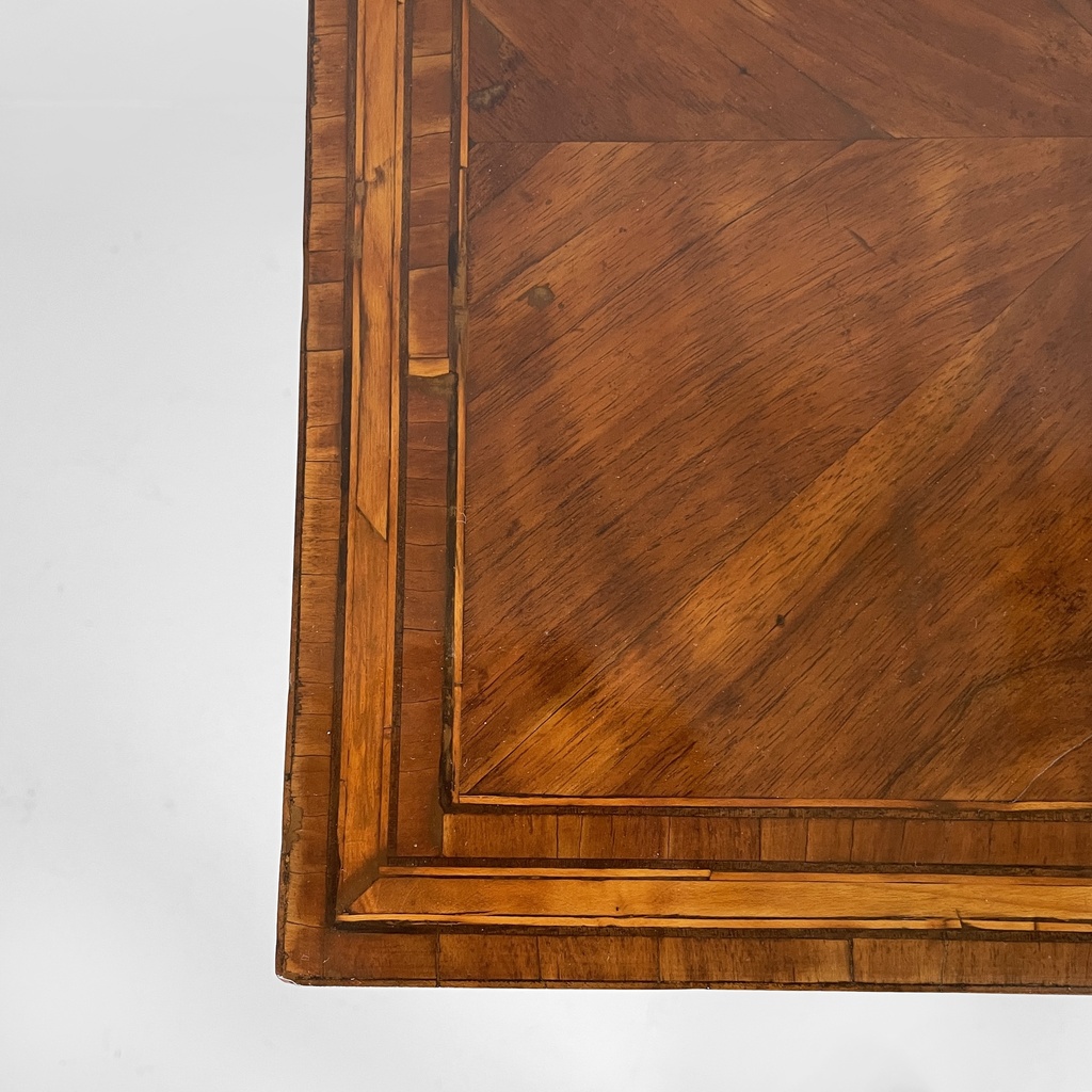 Tavoli da caffè in legno, seconda parte del 1700 ca.