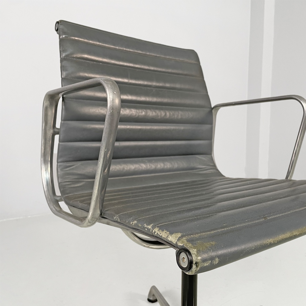 Sedie da ufficio EA108 di Charles e Ray Eames per ICF, 1970 ca.