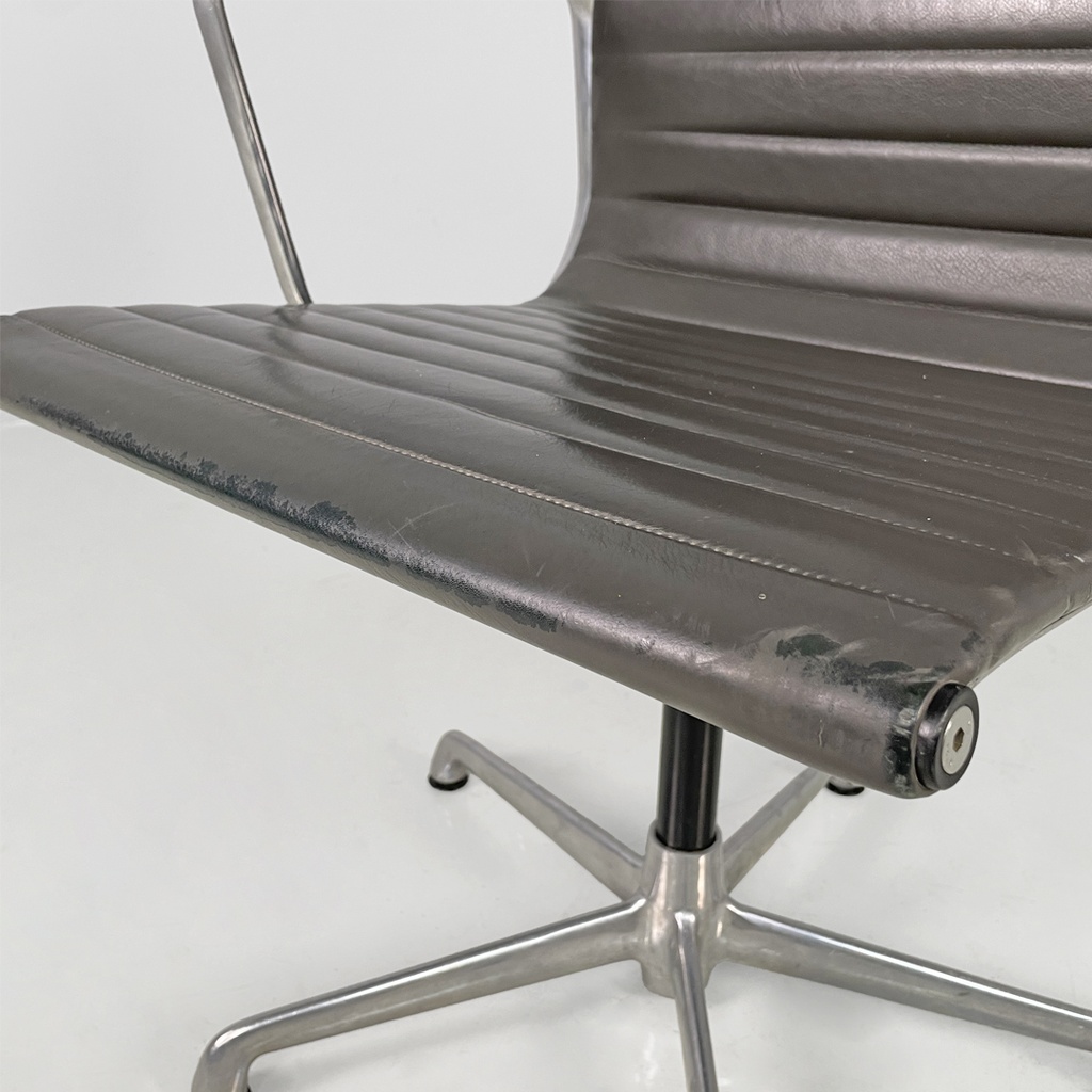 Sedia da ufficio EA108 di Charles e Ray Eames per ICF, 1970 ca.