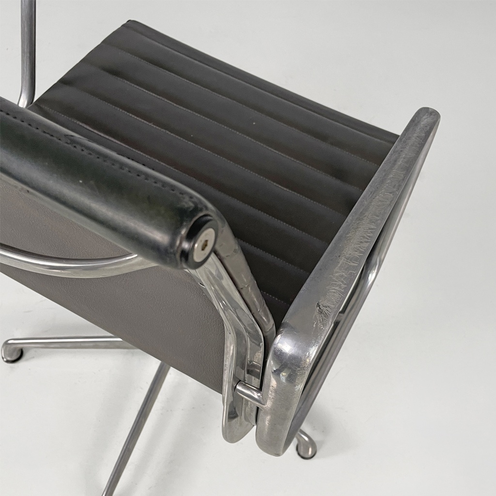 Sedia da ufficio EA108 di Charles e Ray Eames per ICF, 1970 ca.