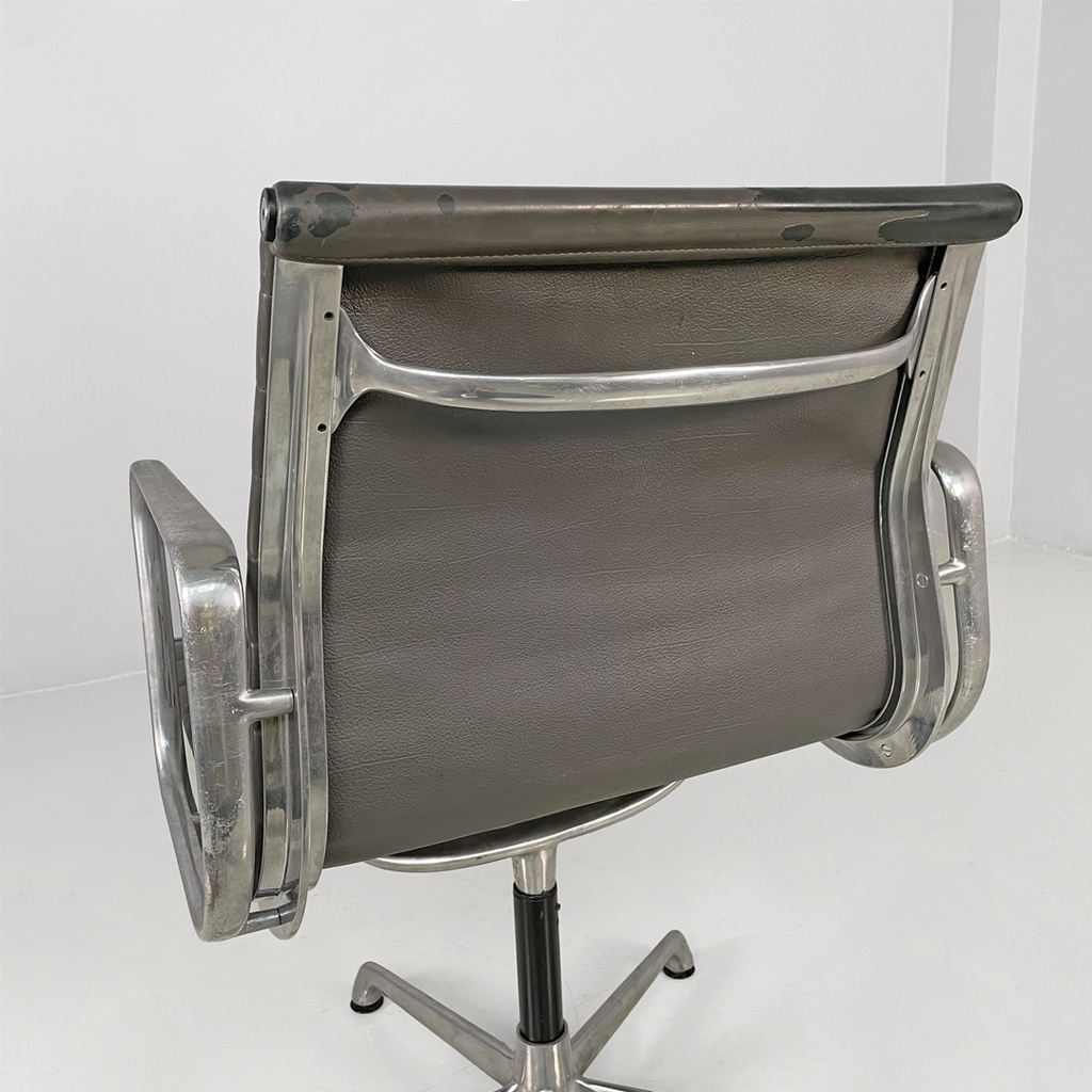 Sedia da ufficio EA108 di Charles e Ray Eames per ICF, 1970 ca.