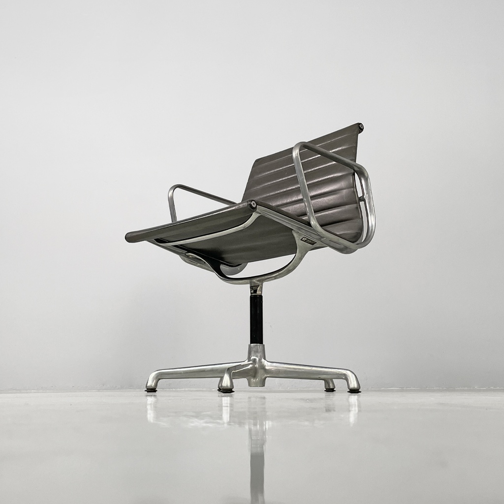 Sedia da ufficio EA108 di Charles e Ray Eames per ICF, 1970 ca.