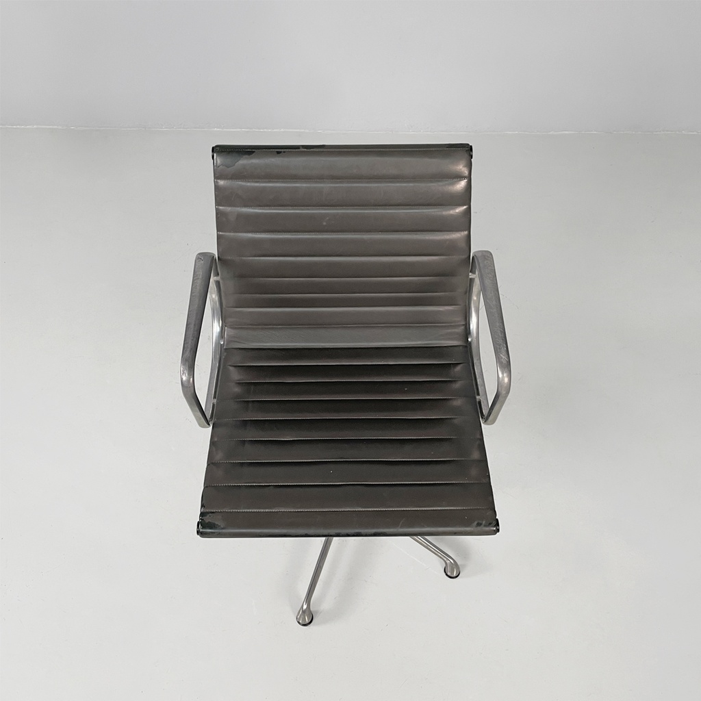 Sedia da ufficio EA108 di Charles e Ray Eames per ICF, 1970 ca.