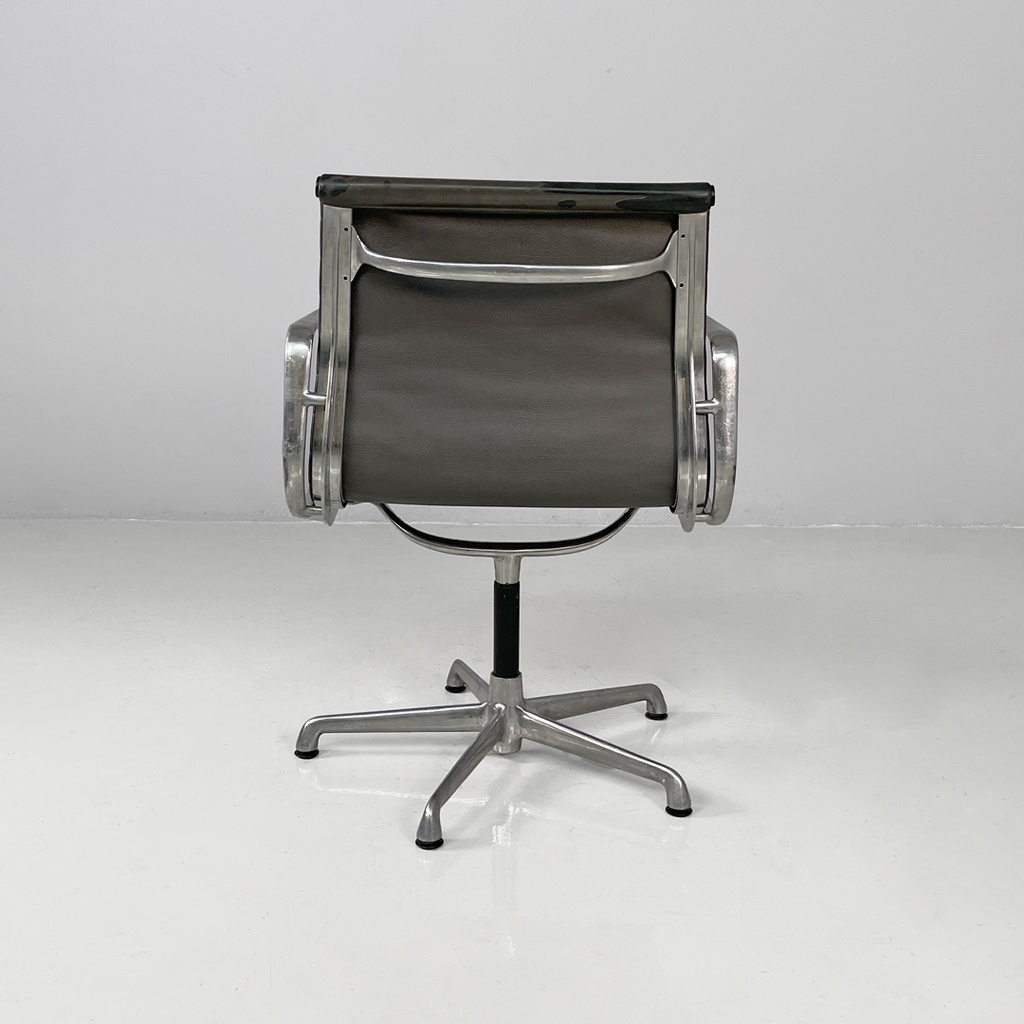 Sedia da ufficio EA108 di Charles e Ray Eames per ICF, 1970 ca.