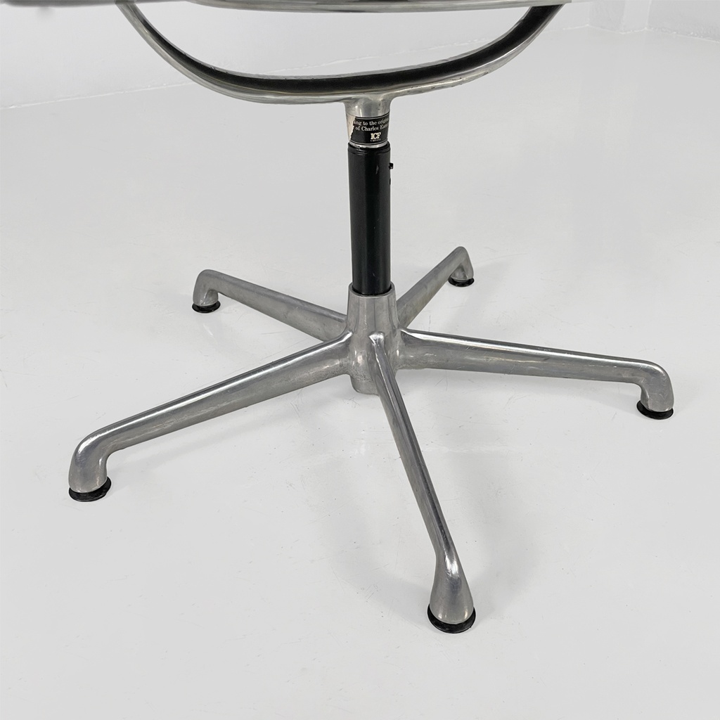 Sedia da ufficio EA108 di Charles e Ray Eames per ICF, 1970 ca.