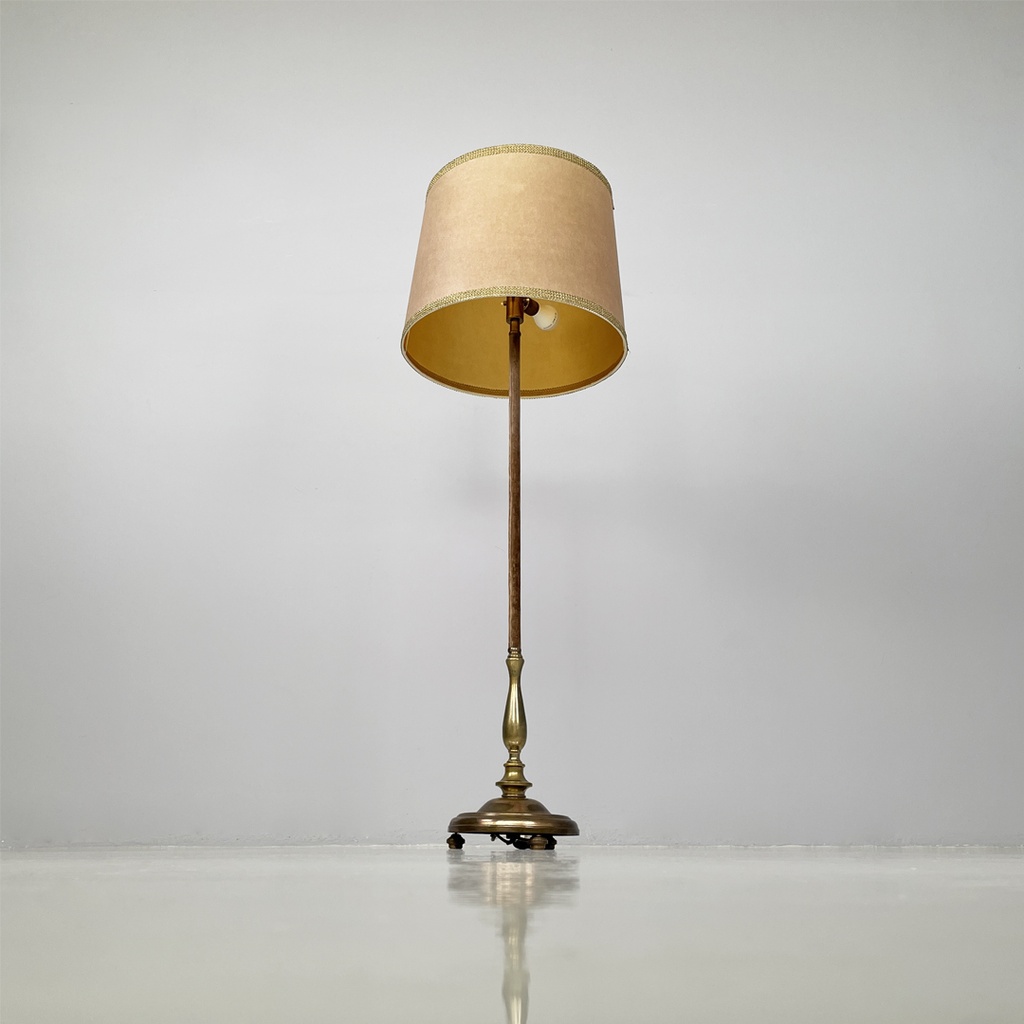 Lampada da terra in velluto e ottone, 1940 ca.