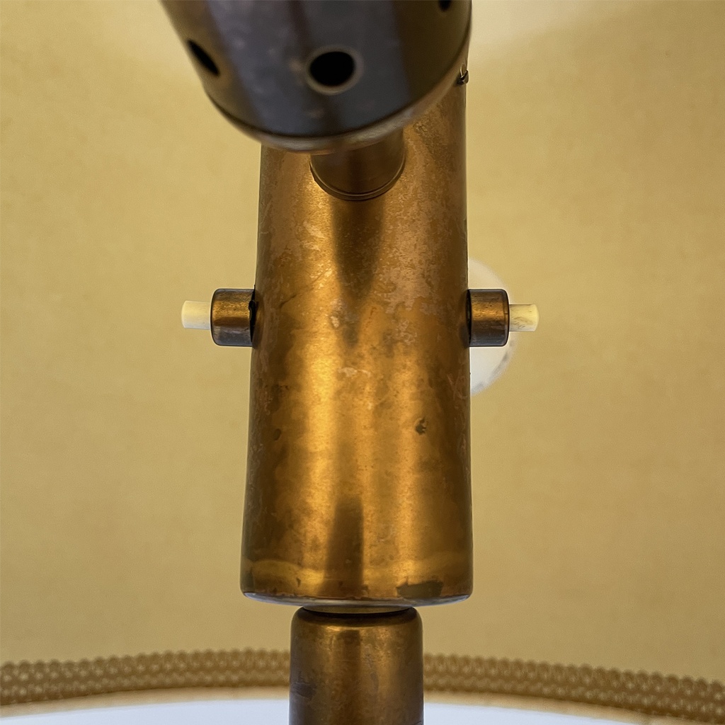 Lampada da terra in velluto e ottone, 1940 ca.