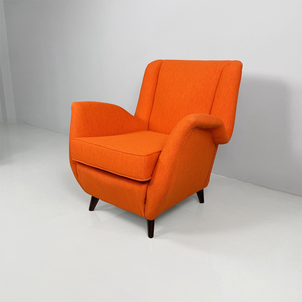 Poltrona in tessuto arancione e legno, 1950 ca.