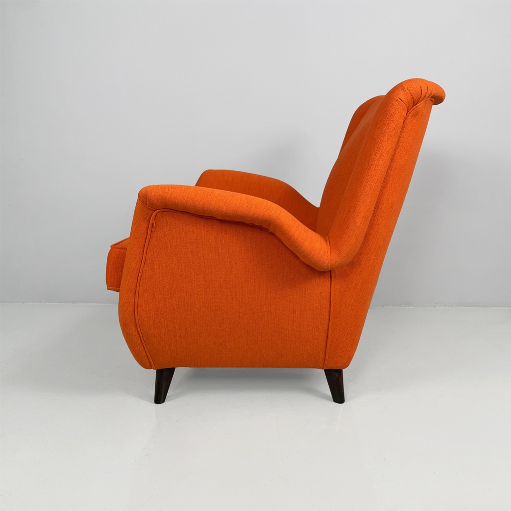 Poltrona in tessuto arancione e legno, 1950 ca.