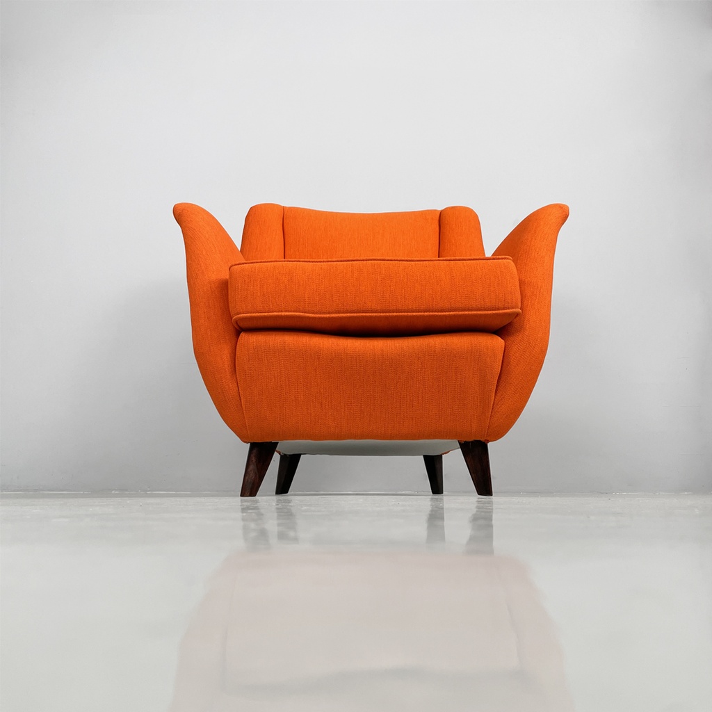 Poltrona in tessuto arancione e legno, 1950 ca.