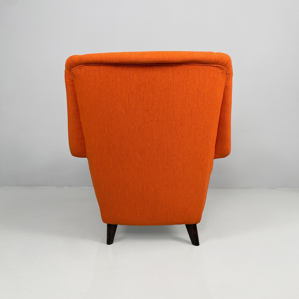 Poltrona in tessuto arancione e legno, 1950 ca.