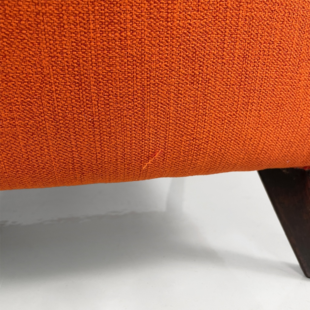 Poltrona in tessuto arancione e legno, 1950 ca.