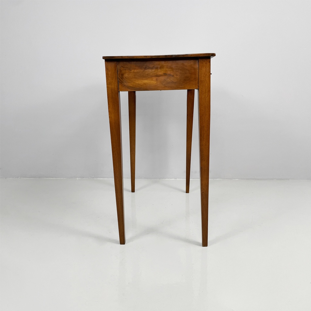 Scrivania in legno con cassetto, 1750 ca.