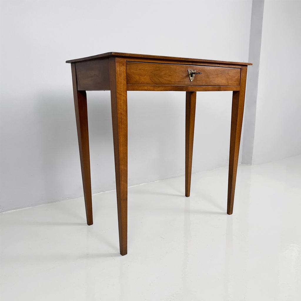 Scrivania in legno con cassetto, 1750 ca.