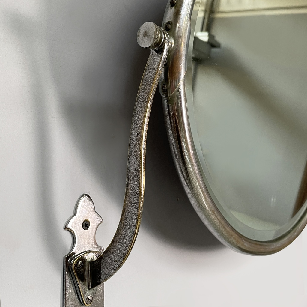 Specchio da parete con mensola in vetro e metallo, 1930 ca.