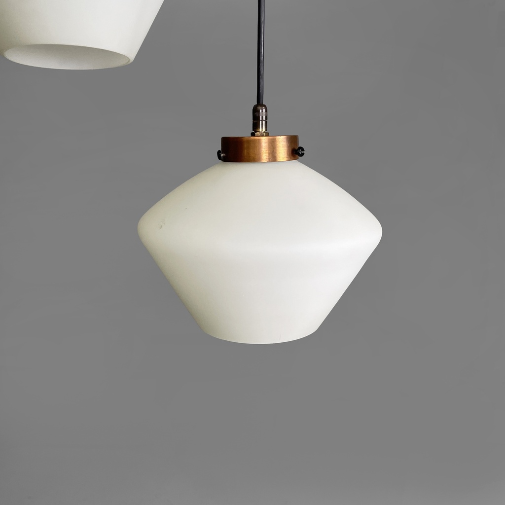 Lampadario a tre luci in vetro e metallo nero, 1950 ca.