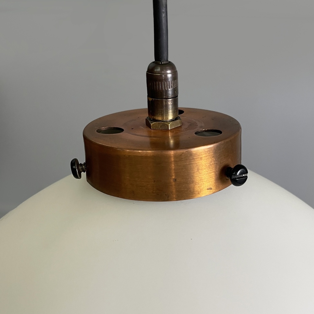 Lampadario a tre luci in vetro e metallo nero, 1950 ca.