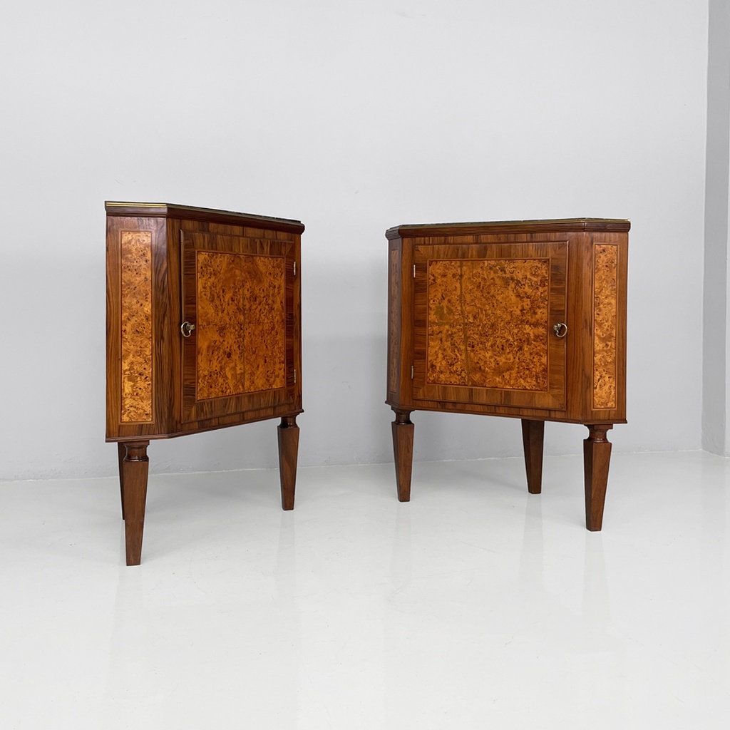 Consolle angolari in legno e marmo, 1700 ca.