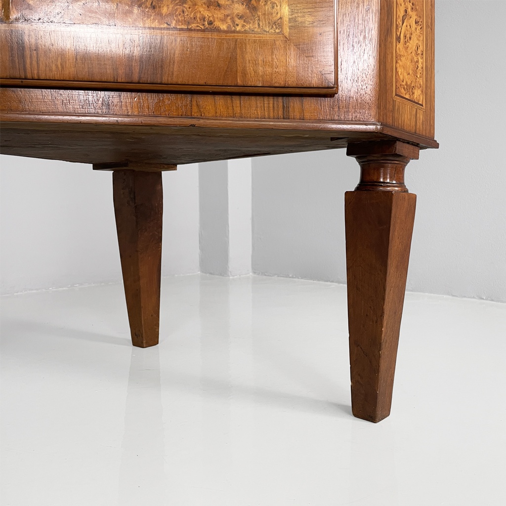 Consolle angolari in legno e marmo, 1700 ca.