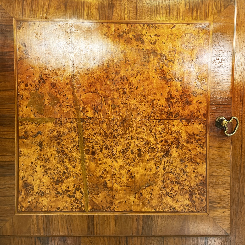 Consolle angolari in legno e marmo, 1700 ca.