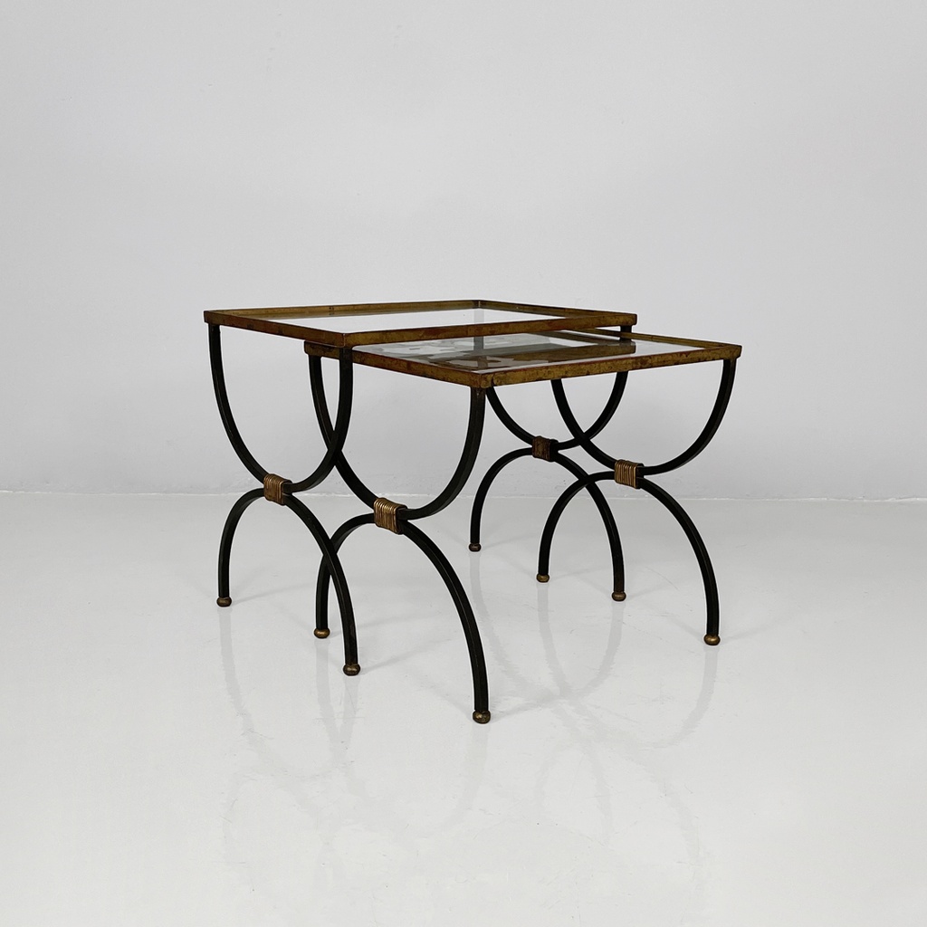 tavoli da caffè impilabili in metallo e vetro, 1940 ca.
