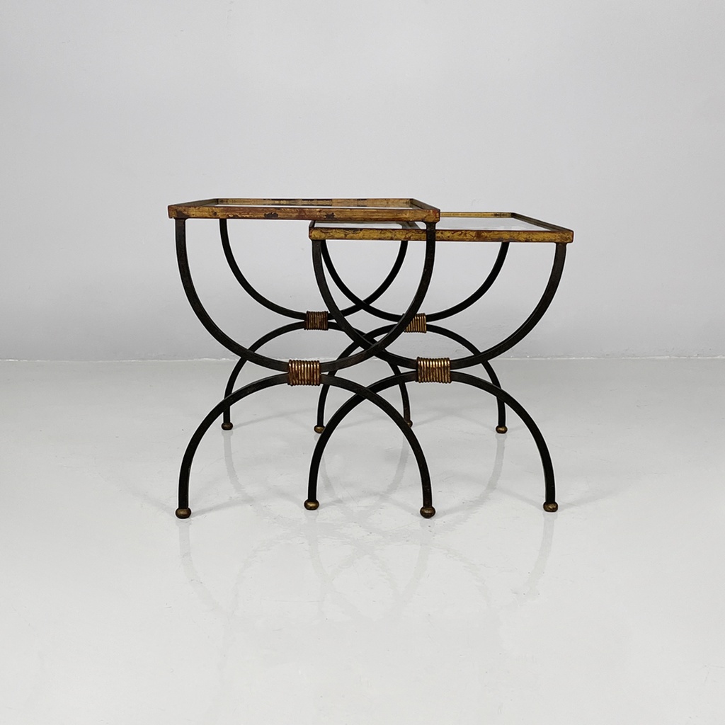 tavoli da caffè impilabili in metallo e vetro, 1940 ca.