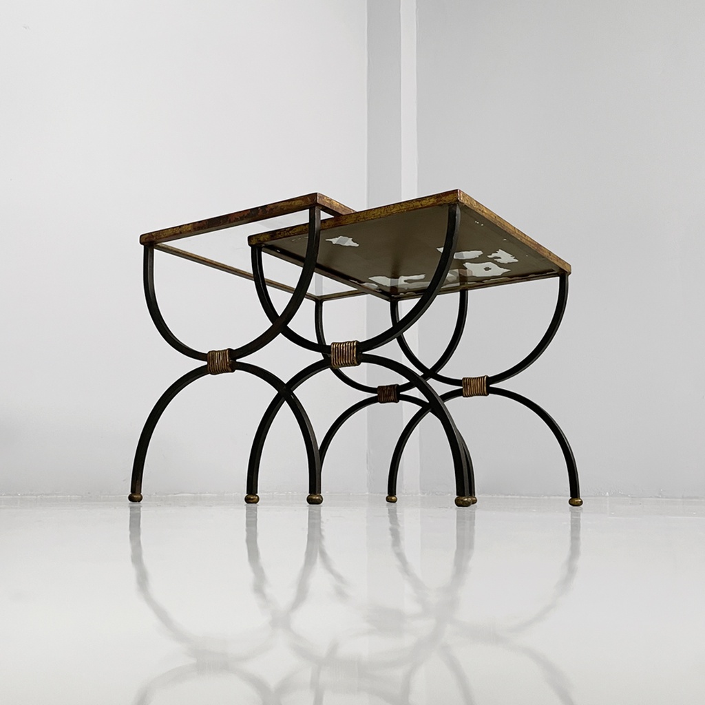 tavoli da caffè impilabili in metallo e vetro, 1940 ca.