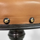 Sgabello in legno e pelle marrone, 1930 ca.