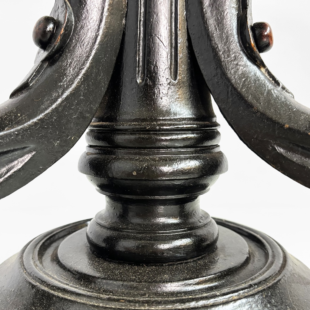 Sgabello in legno e pelle marrone, 1930 ca.