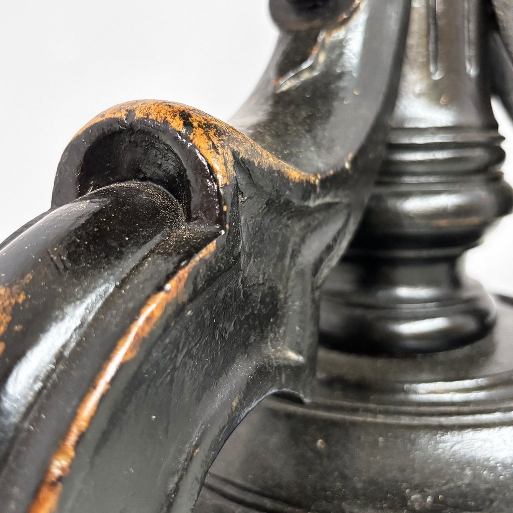 Sgabello in legno e pelle marrone, 1930 ca.