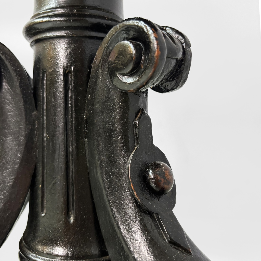 Sgabello in legno e pelle marrone, 1930 ca.