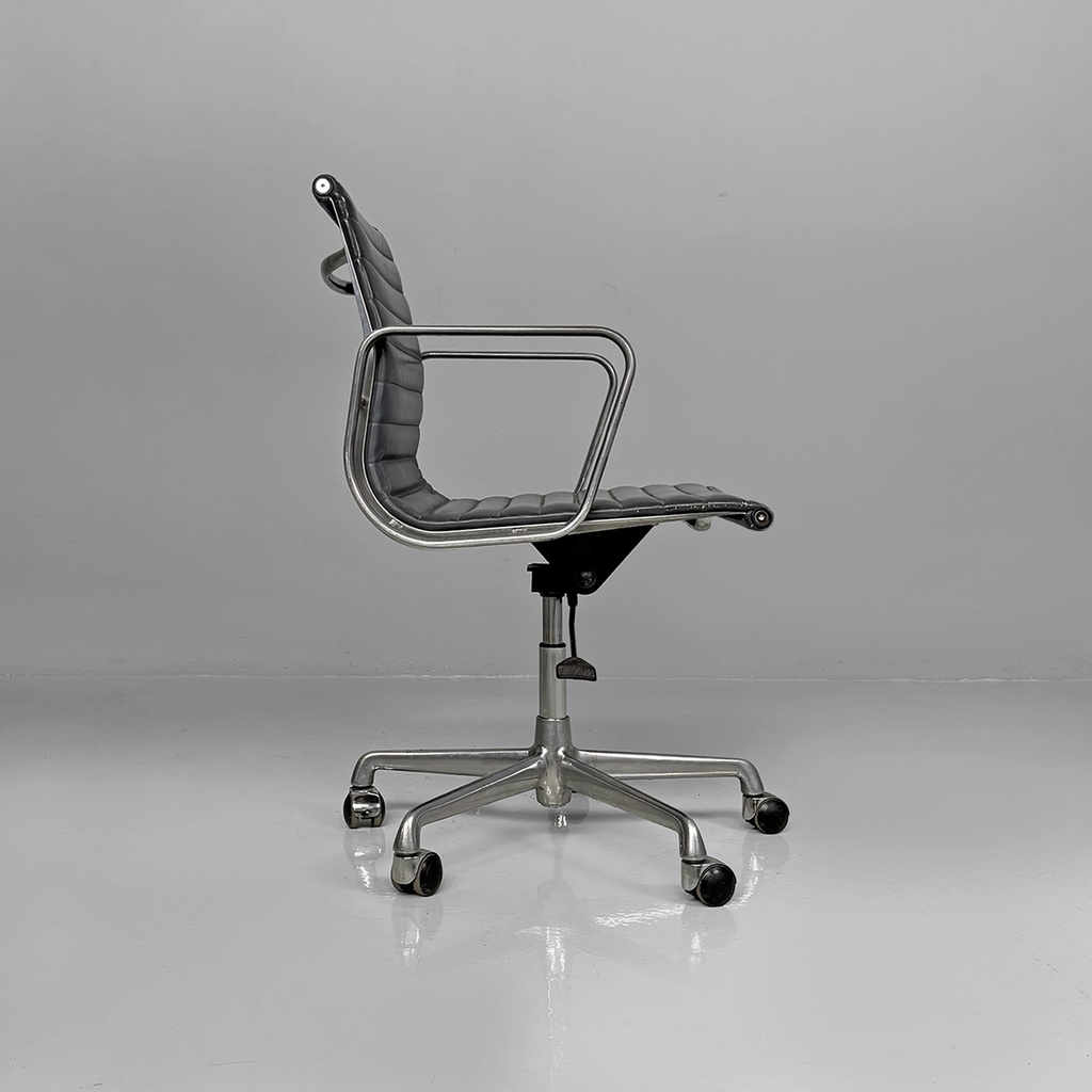 Sedie da ufficio EA108 di Charles e Ray Eames per ICF, 1970 ca.
