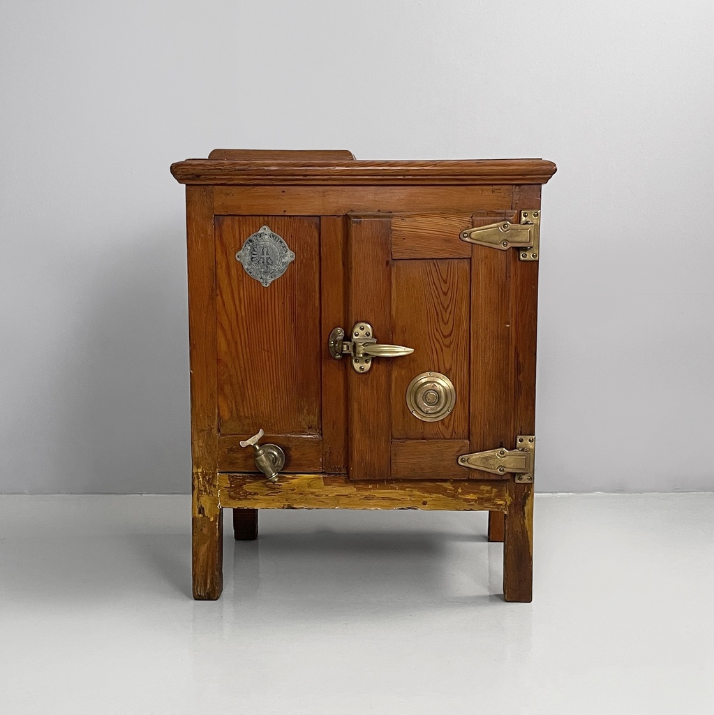 Ghiacciaia Non Plus Ultra Ingnol, 1900 ca.