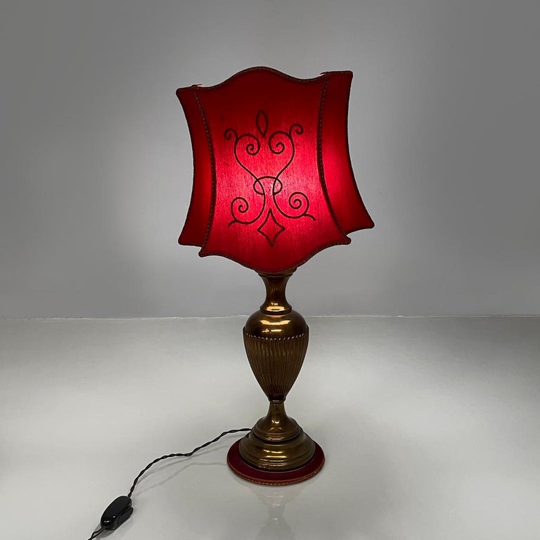 Lampada da tavolo con paralume in tessuto rosso, 1950 ca.