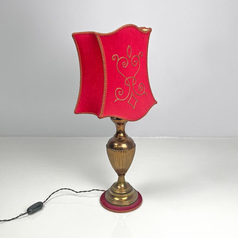 Lampada da tavolo con paralume in tessuto rosso, 1950 ca.