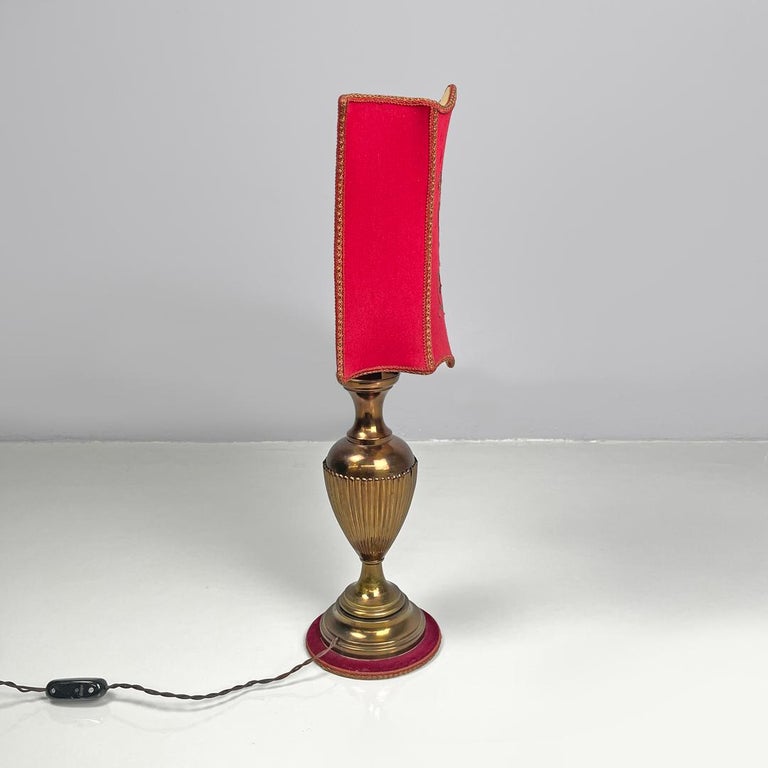 Lampada da tavolo con paralume in tessuto rosso, 1950 ca.