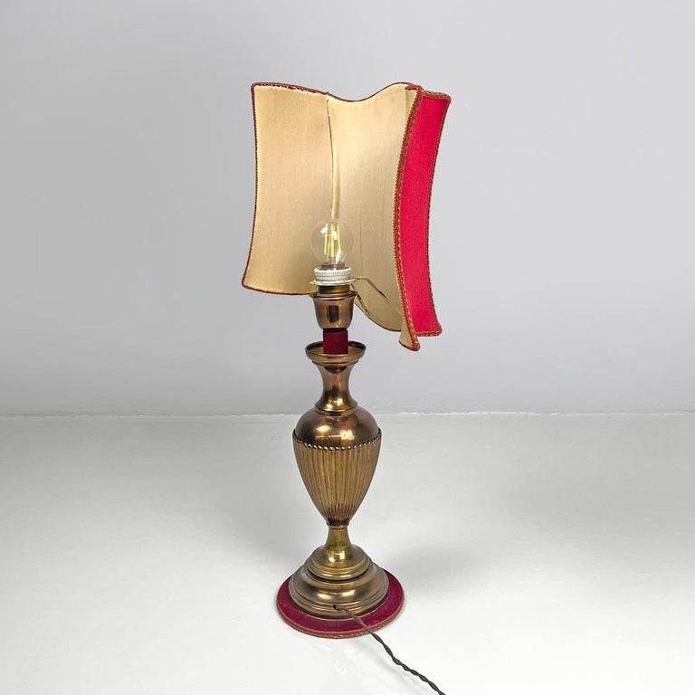 Lampada da tavolo con paralume in tessuto rosso, 1950 ca.