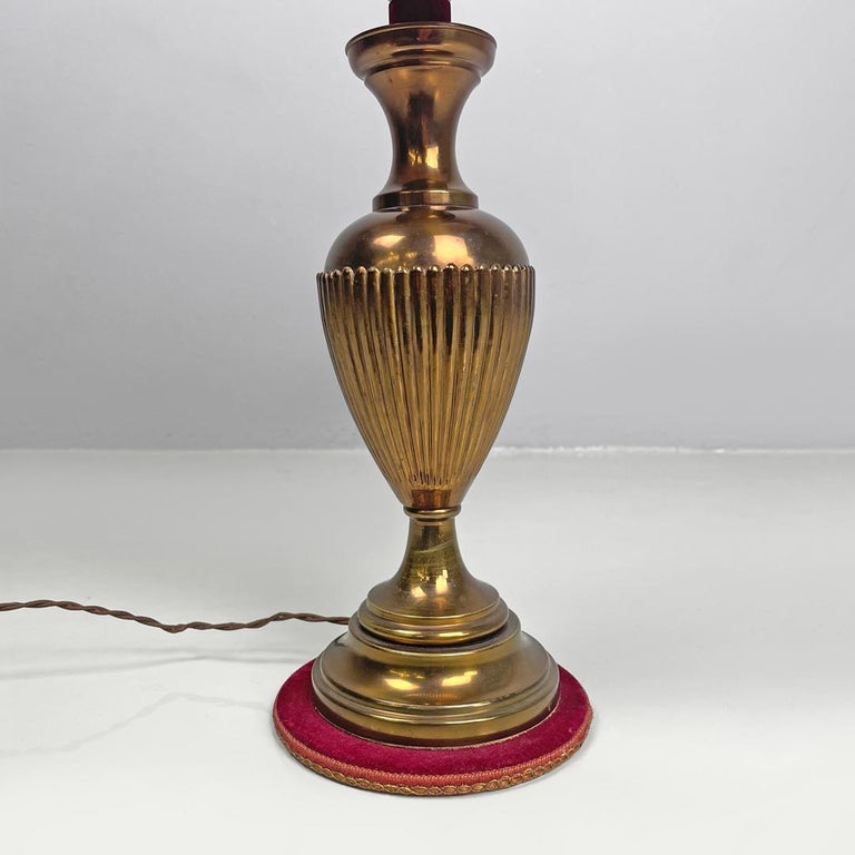 Lampada da tavolo con paralume in tessuto rosso, 1950 ca.