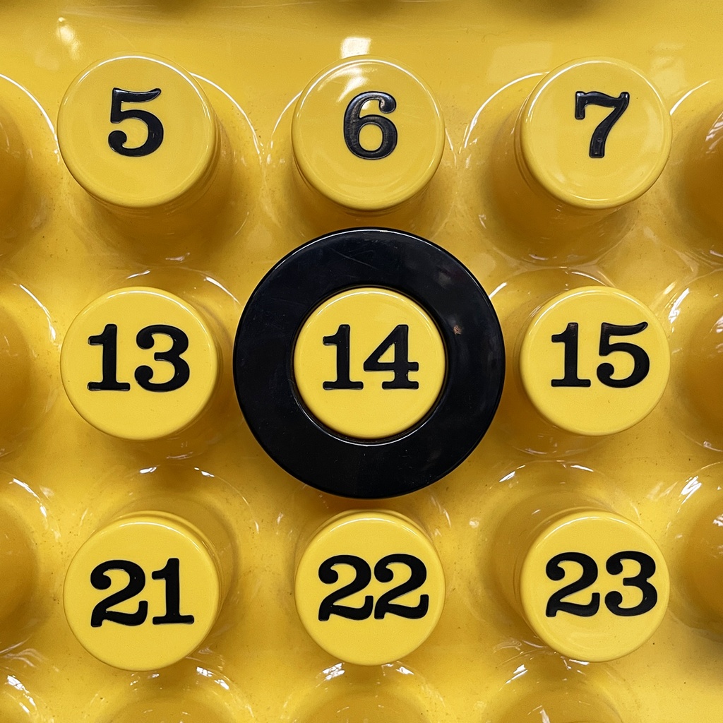 Calendario infinito giallo da parete di Giorgio Della Beffa per Ring A Date, 2000 ca. 