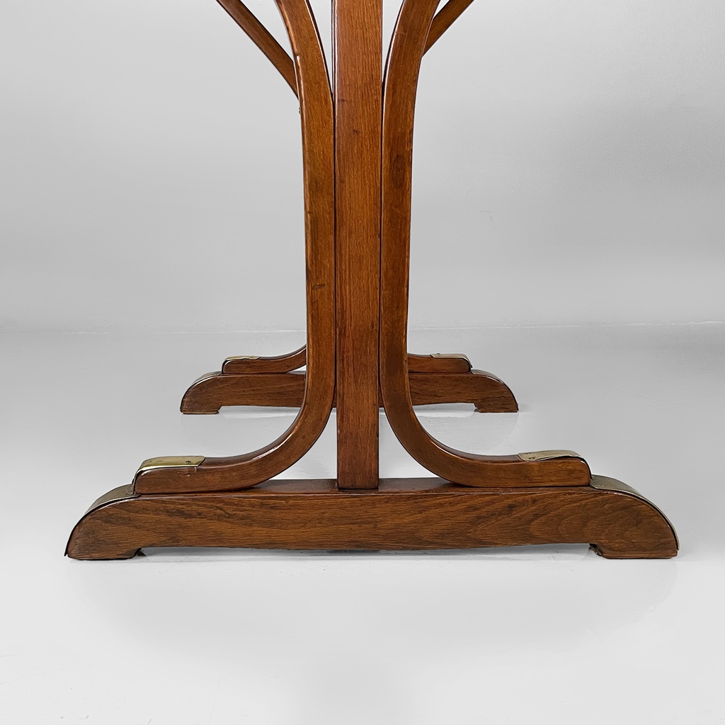 Tavoli da pranzo in legno e ottone, 1930 ca.