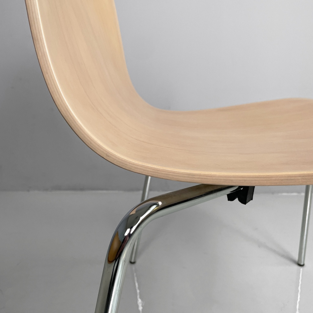 Sedia in legno chiaro e metallo, 1980 ca.