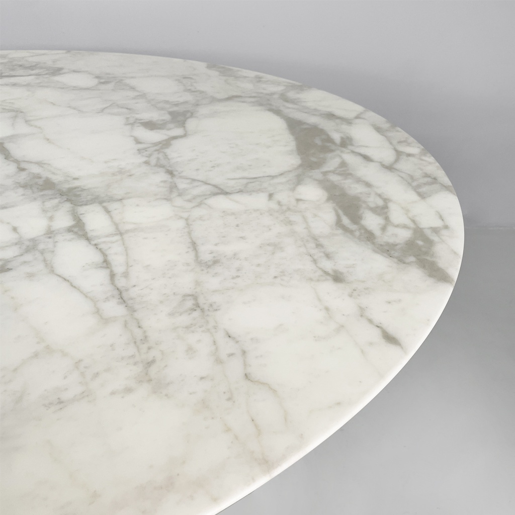 Tavolo da pranzo Tulip di Eero Saarinen per Knoll, 2000 ca.