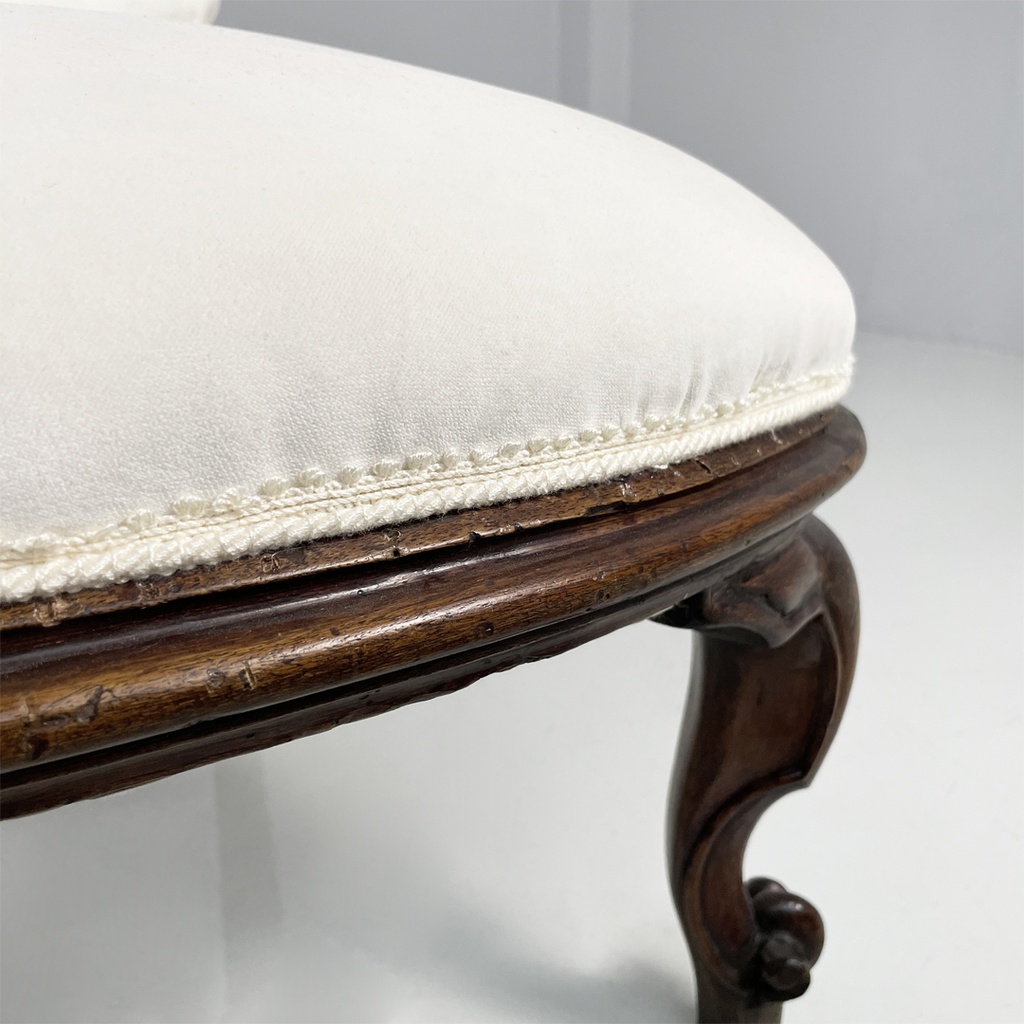 Poltrone in legno e tessuto bianco, 1930 ca.