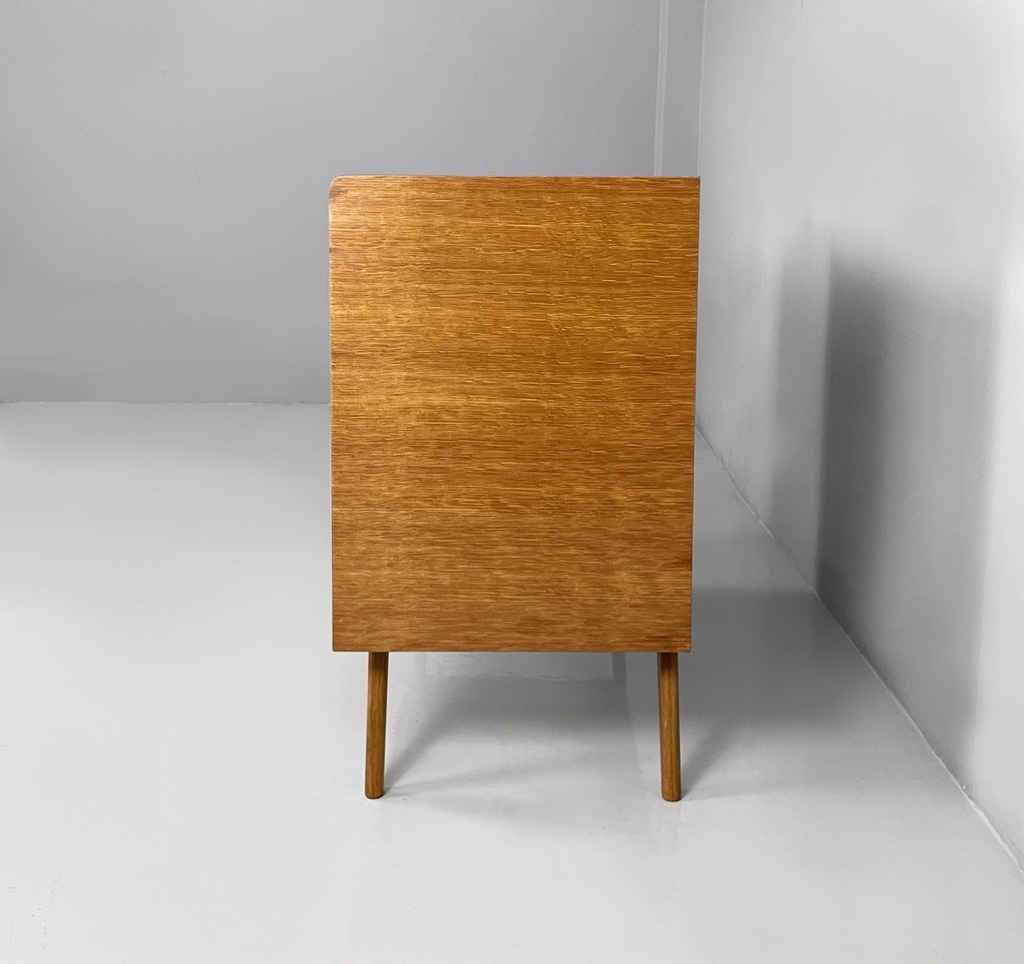 Cassettiera in legno e rattan, 1960 ca.