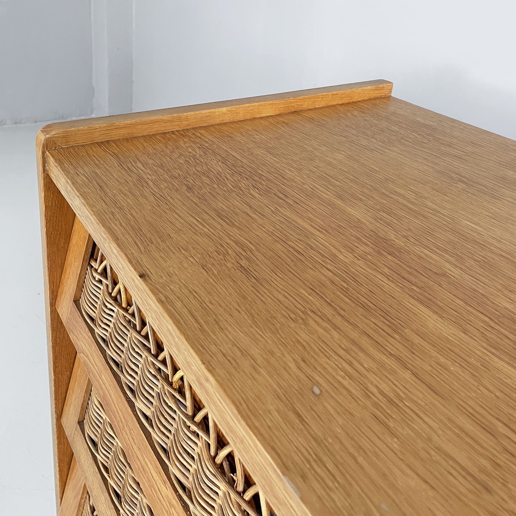 Cassettiera in legno e rattan, 1960 ca.