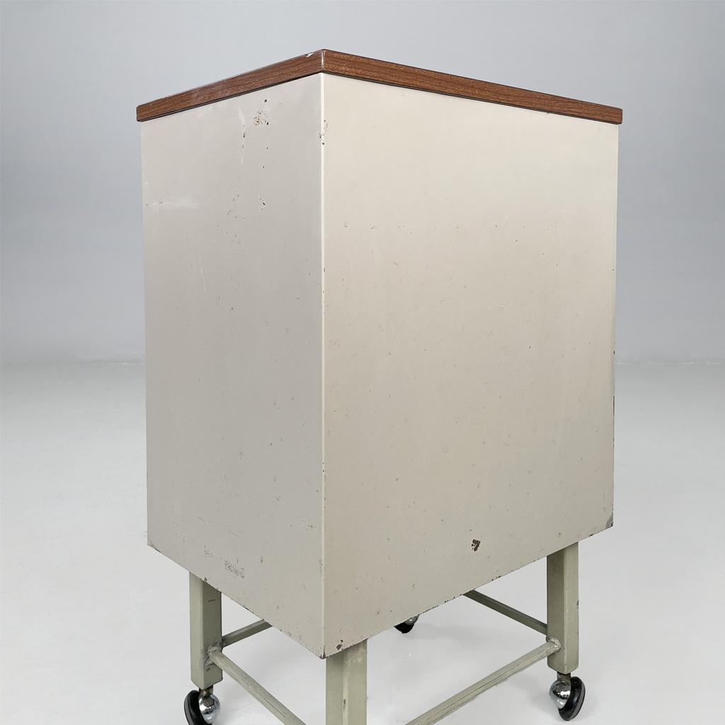 Cassettiera in metallo con ruote, 1950 ca.