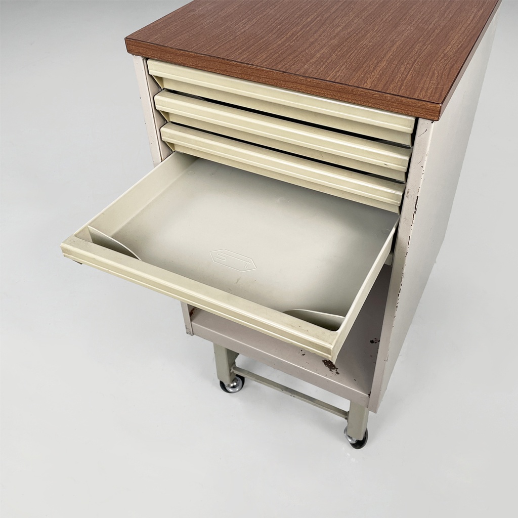 Cassettiera in metallo con ruote, 1950 ca.